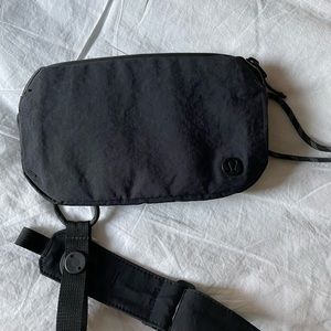 Lululemon belt bag (pop it off) NWOT